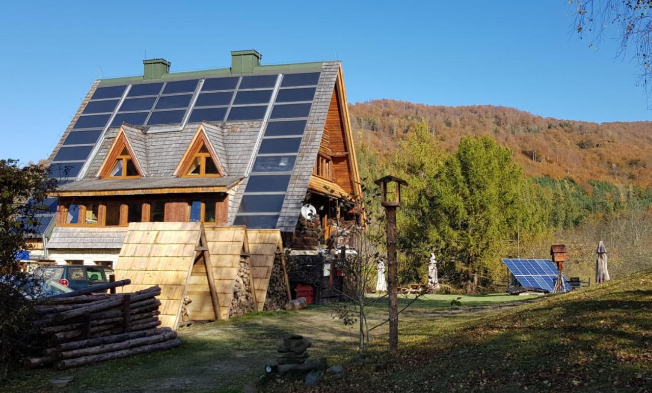 Bacowka Pttk Jaworzec Vandrarhem Wetlina Exteriör bild